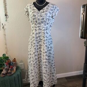 Bohme black and white floral dress with pockets NWT size large